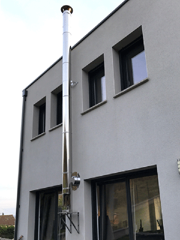 Edelstahlschornsteins bei Neubau